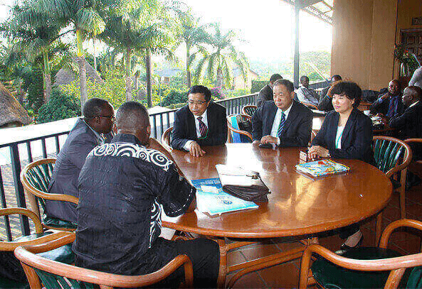 Руководитель компании Куйхун Чен сопровождала правительственную делегацию в Уганду, Танзанию и другие африканские страны для проведения переговоров по стыковке проектов.